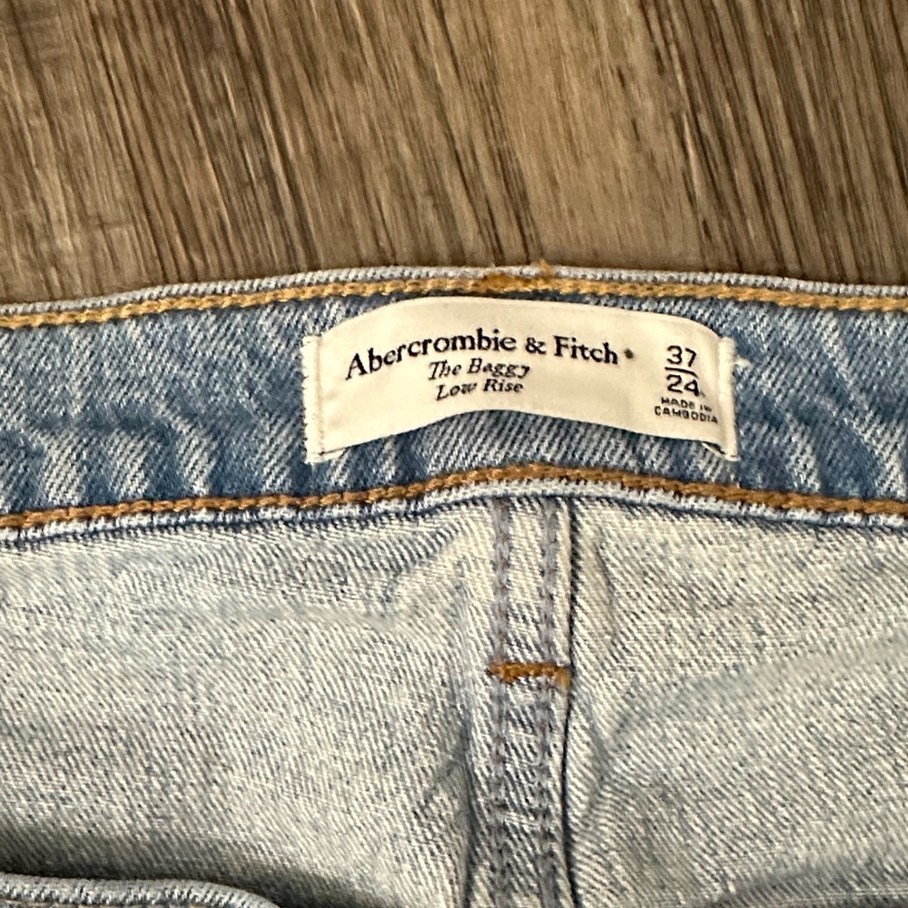 Abercrombie & Fitch The Baggy Low Rise Jeans - Picture 5 of 7